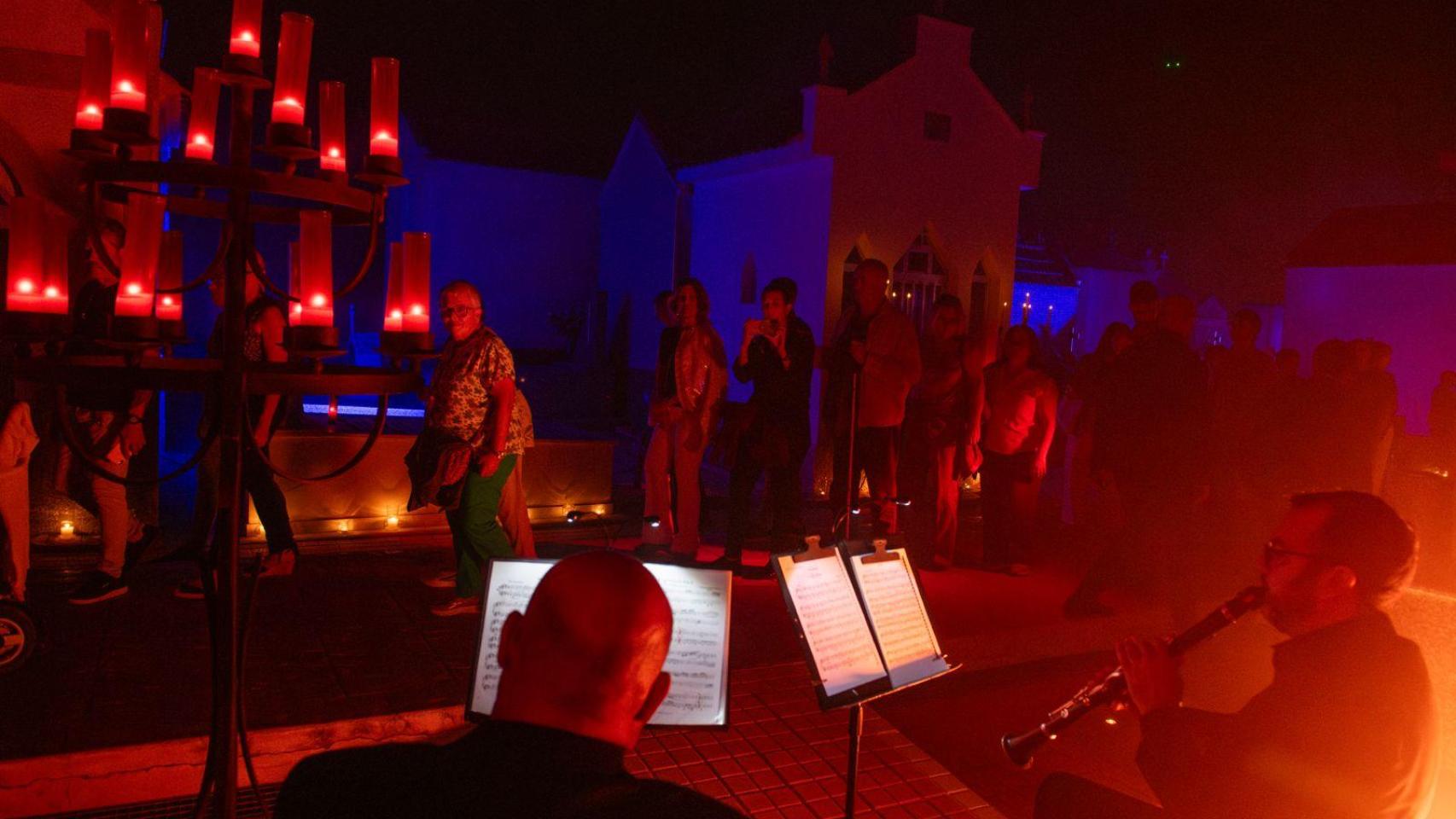 El Cementerio San Francisco Javier albergó una superproducción este sábado por la noche.