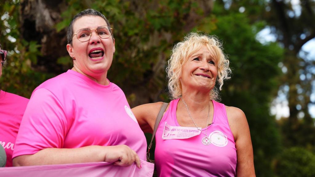 La presidenta de Amama, Ángela Claverol, durante la concentración de este domingo en San Telmo.