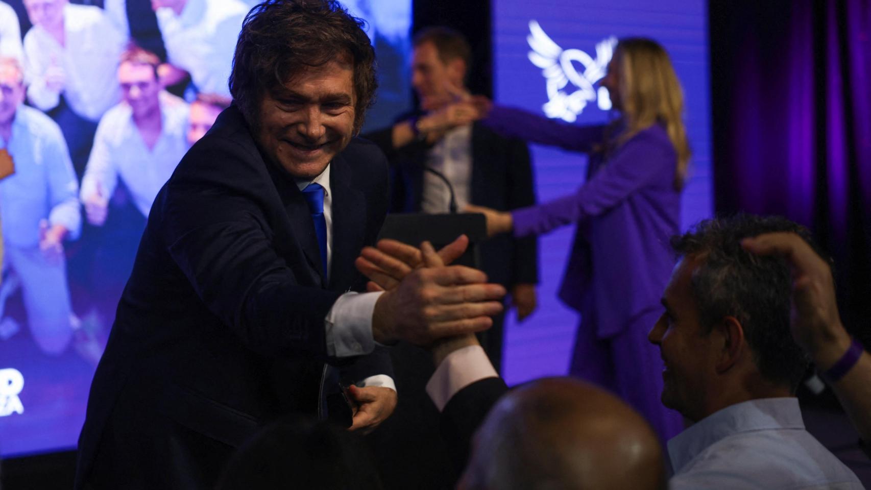 Milei celebra la victoria en las legislativas argentinas.