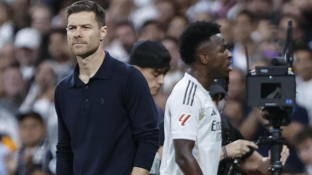 Xabi Alonso y Vinicius se cruzan tras el cambio de momento del Clásico