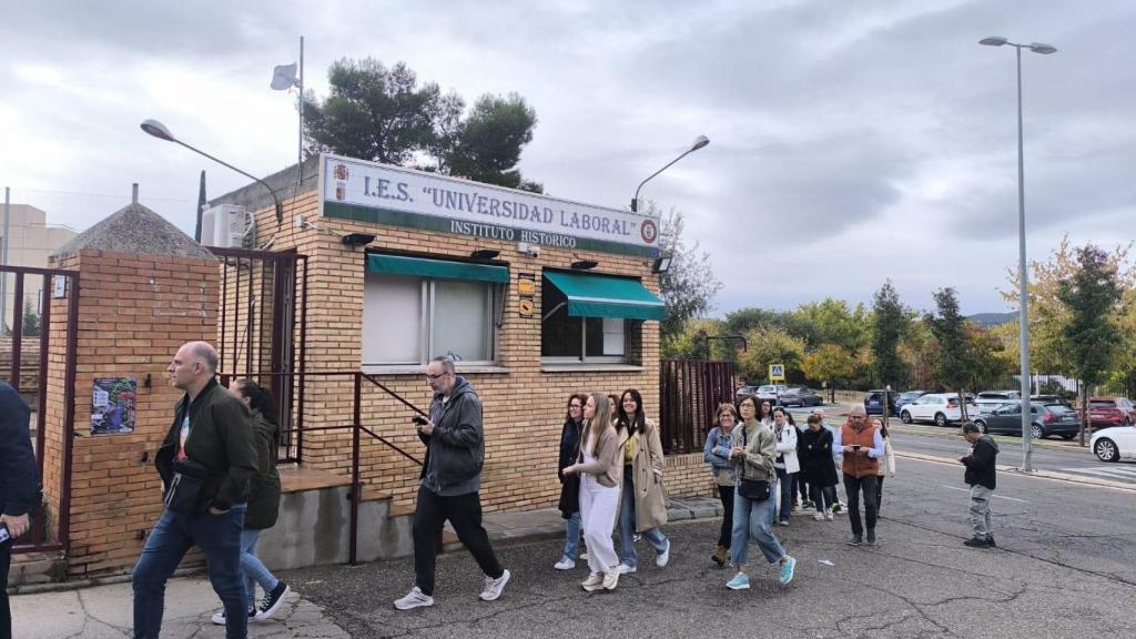 Entrada de aspirantes en el instituto ubicado en la avenida de Europa de Toledo.