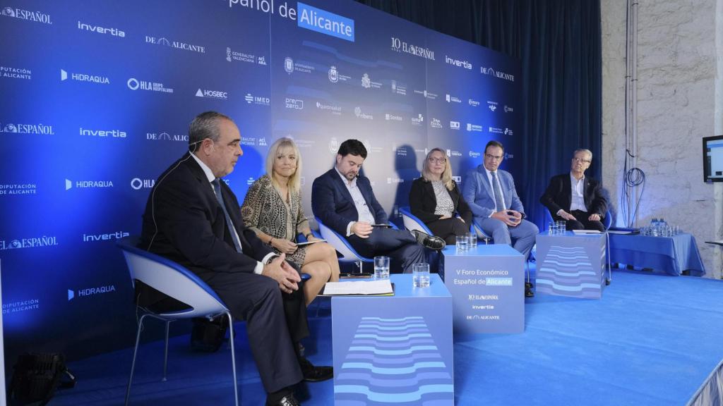 La mesa de economía del quinto foro de Alicante.