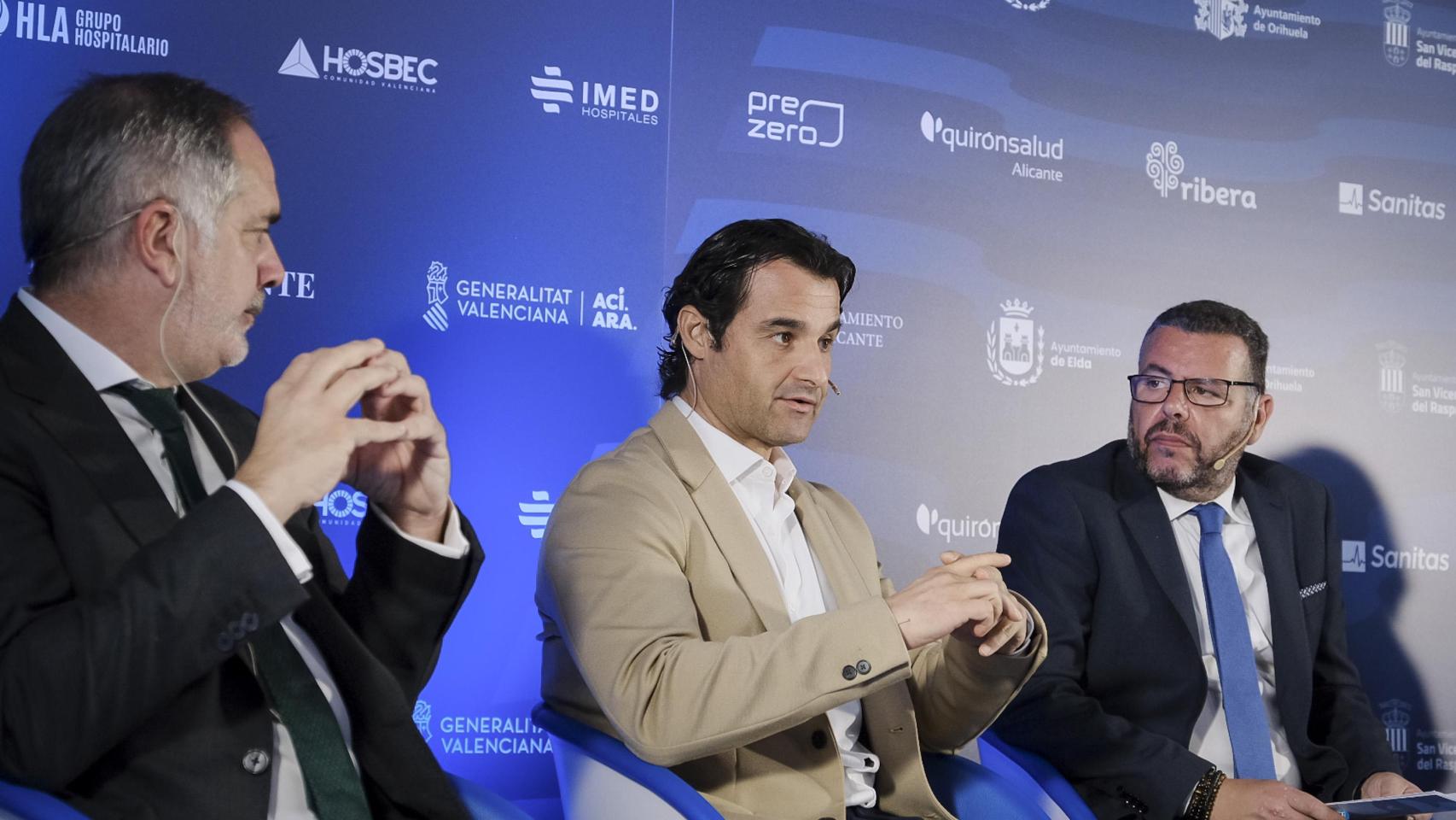 Eduardo Dolón, alcalde de Torrevieja, en la mesa redonda 'Digitalización en los municipios de la provincia de Alicante'; en el V Foro Económico Español de Alicante.