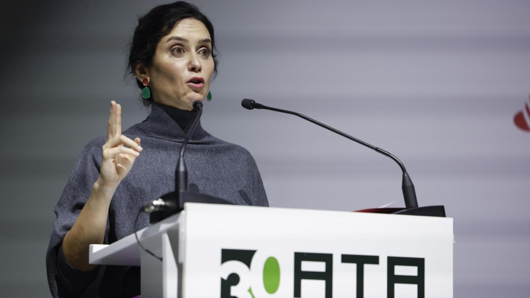 La presidenta de la Comunidad de Madrid, Isabel Díaz Ayuso interviene durante la entrega de los XXIV premios Autónomo del Año en Madrid, este lunes.