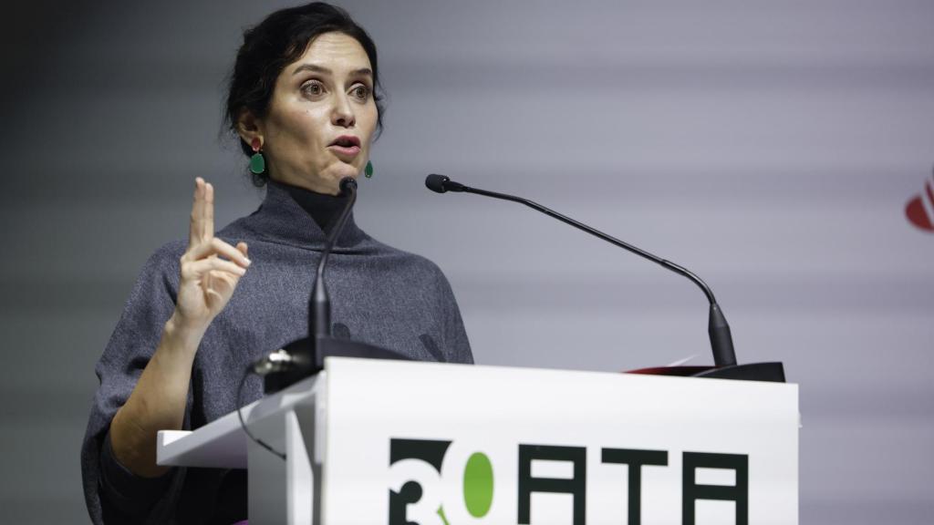La presidenta de la Comunidad de Madrid, Isabel Díaz Ayuso interviene durante la entrega de los XXIV premios Autónomo del Año en Madrid, este lunes.
