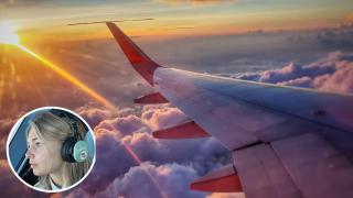 Fotomontaje con un avión y Savina Paül.