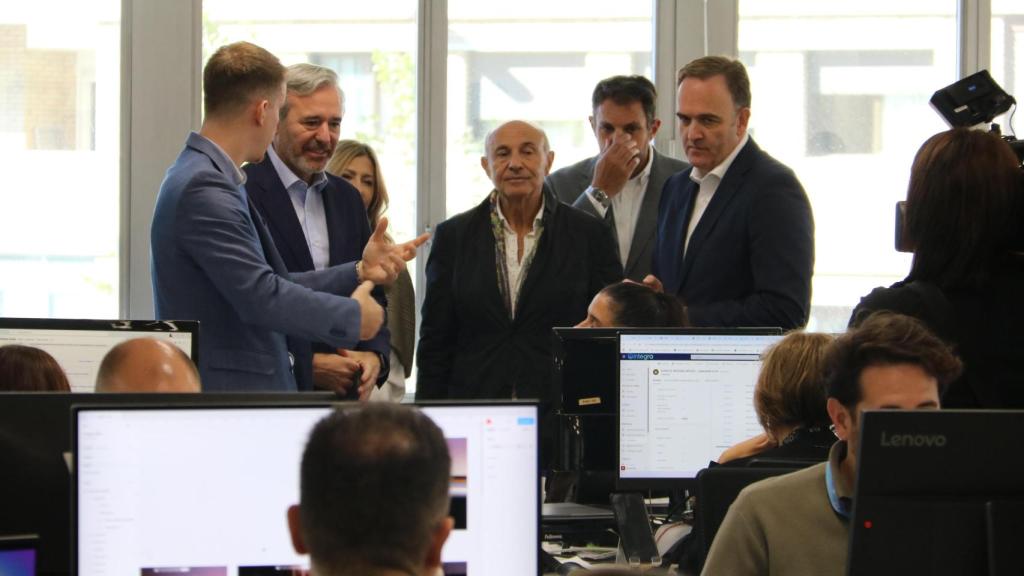 Visita del presidente Jorge Azcón a las oficinas de Integra en Zaragoza