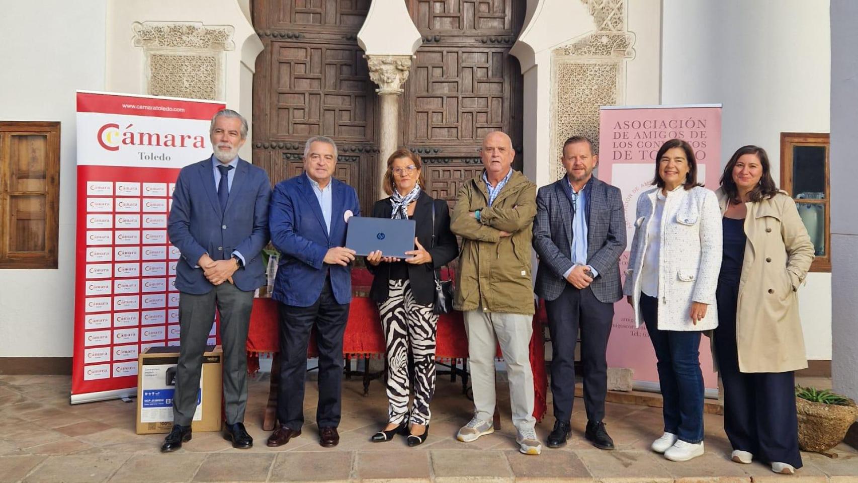 La Cámara de Comercio y la Asociación de Amigos de los Conventos en la firma del convenio este lunes.