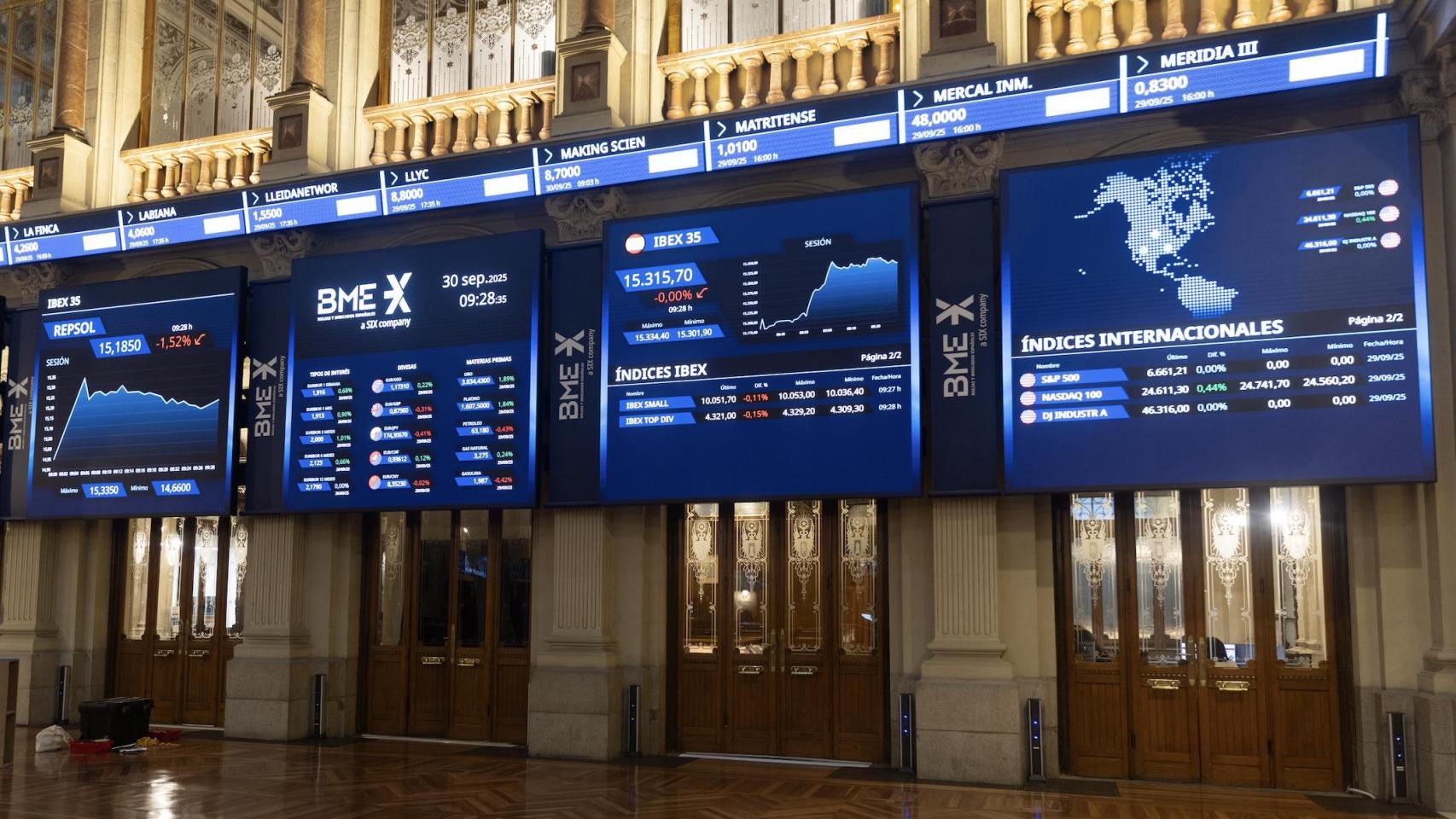 Paneles del Ibex en el Palacio de la Bolsa de Madrid.