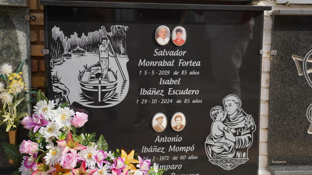 Lápida de Isabel Ibáñez (85) en el cementerio de Catarroja.