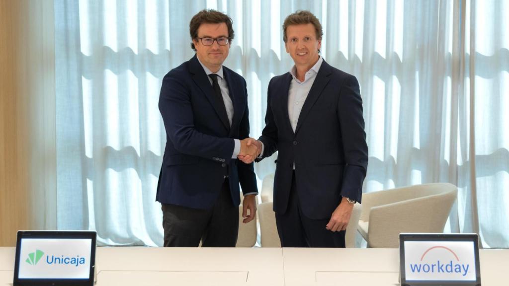 Juan Medina, director general de Personas, Organización y Legal de Unicaja, y Adolfo Pellicer, VP & country manager, Iberia, Workday.