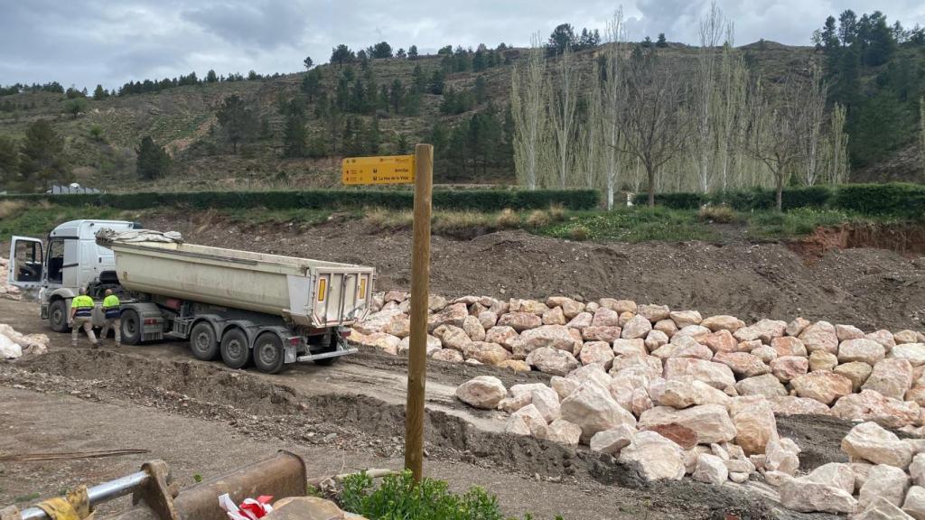 Trabajos de reconstrucción en Montalbán tras la dana de octubre