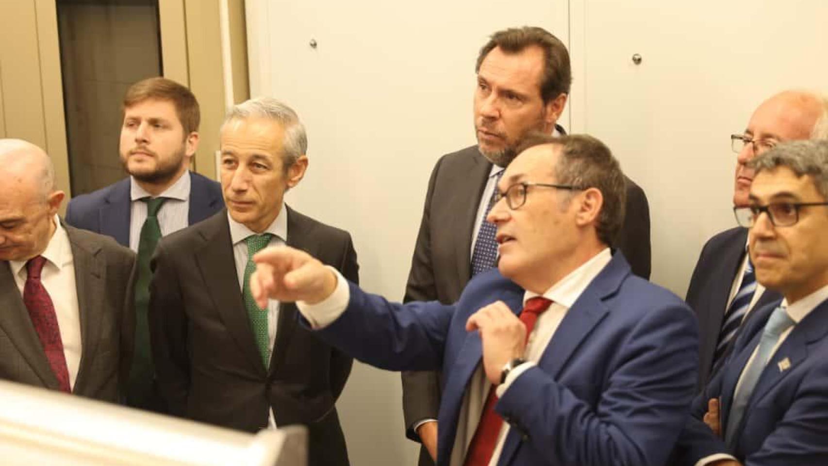 Óscar Puente durante su visita al Observatorio de Yebes.