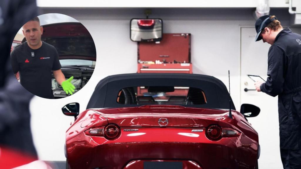 El creador de contenido y experto mecánico, Ángel Gaitan, no da crédito sobre el estado de este Mazda.