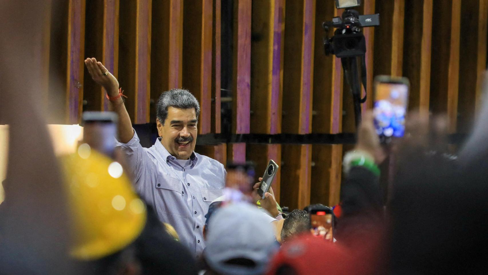 El presidente de Venezuela, Nicolás Maduro, asiste a un evento con simpatizantes en el Palacio de Miraflores.