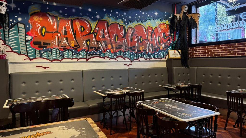 Interior del local de Caracuchos en la calle Sevilla, en Vigo