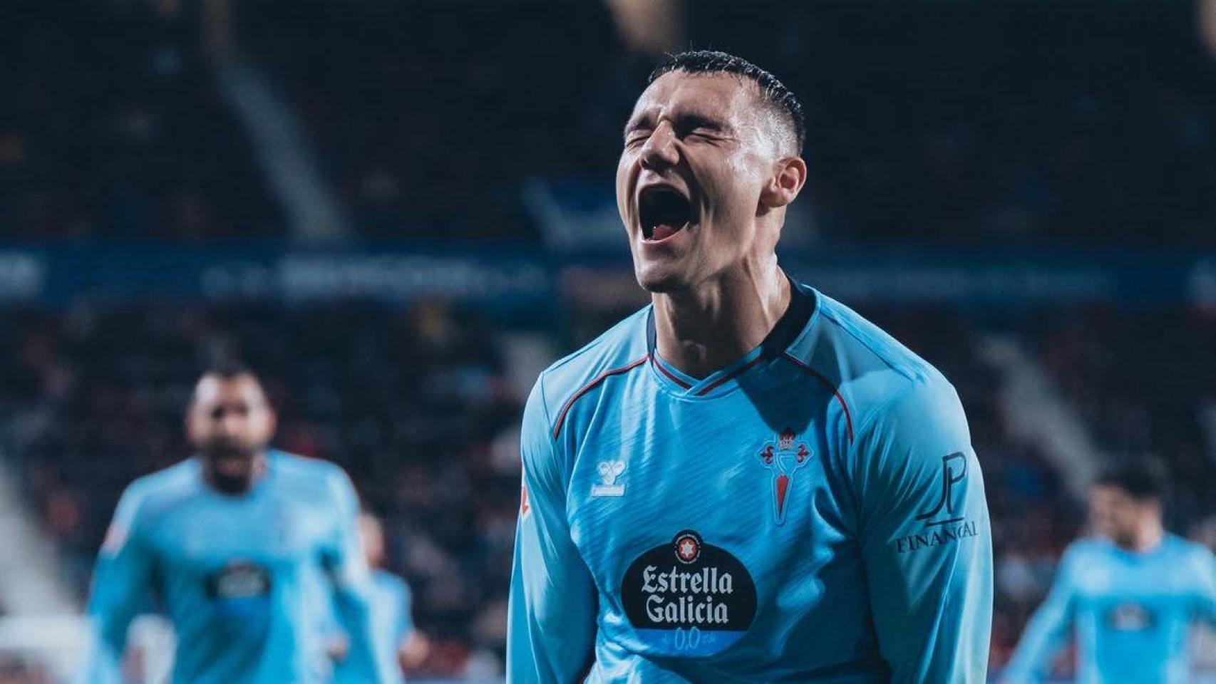 Ferrán Jutglá llora tras anotar dos tantos en Navarra.