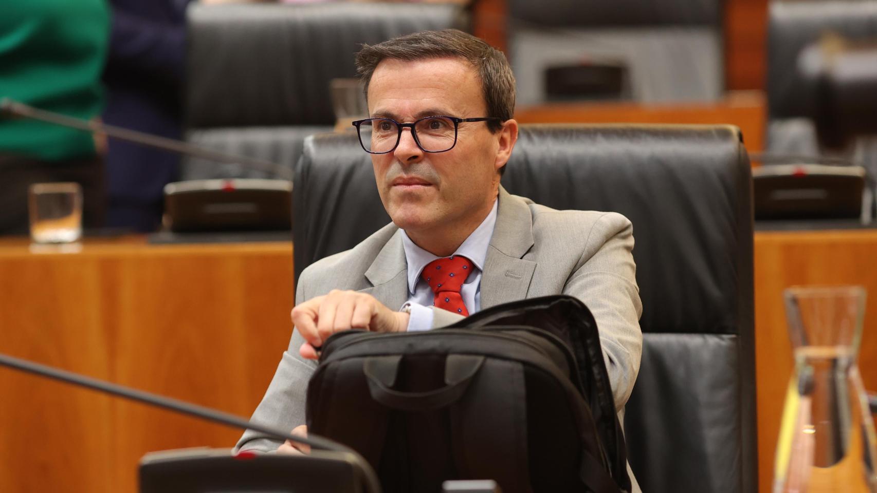 Miguel Ángel Gallardo, líder del PSOE extremeño, en la Asamblea de Extremadura, en una imagen reciente.