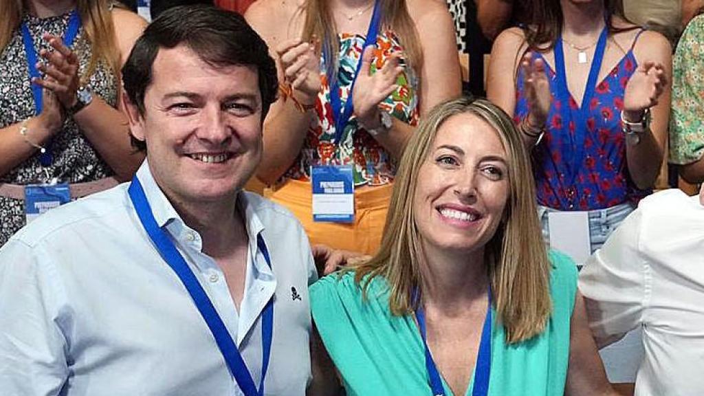 El presidente de la Junta y del PP de Castilla y León, Alfonso Fernández Mañueco, la presidenta de Extremadura, María Guardiola y el presidente del PP, Alberto Núñez Feijóo, en una imagen de archivo
