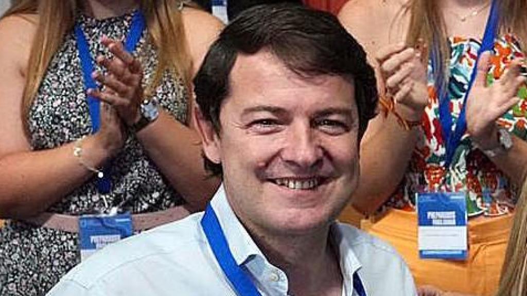 El presidente de la Junta y del PP de Castilla y León, Alfonso Fernández Mañueco, la presidenta de Extremadura, María Guardiola y el presidente del PP, Alberto Núñez Feijóo, en una imagen de archivo