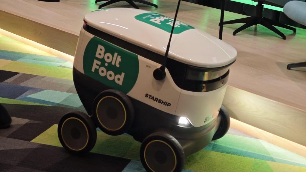 Uno de los robots de reparto autónomos de Bolt.