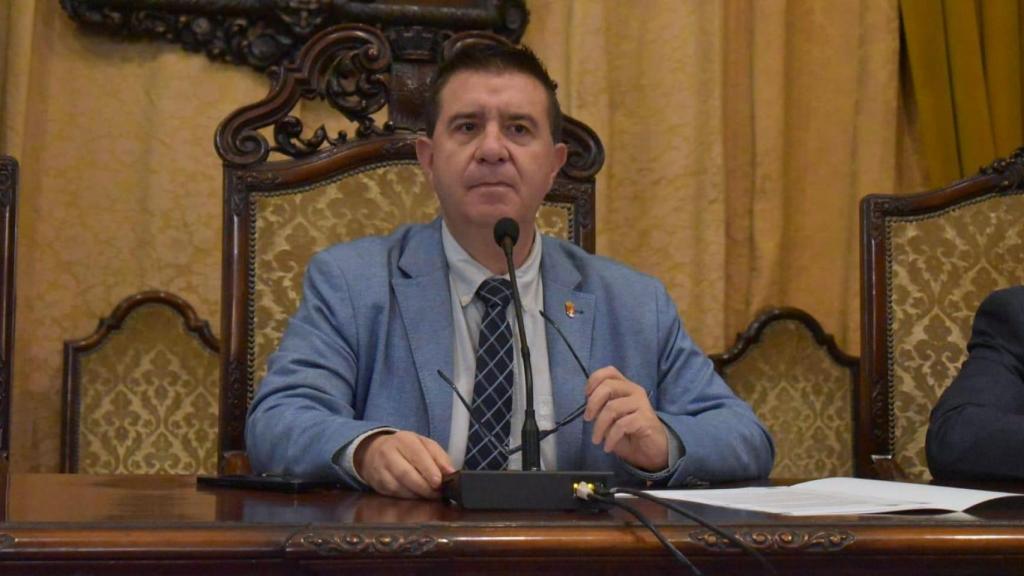 Imagen del presidente provincial durante sus palabras en el Pleno.