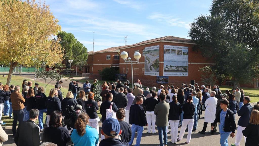 Asistentes escuchan a la presidenta.
