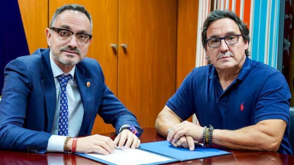 El alcalde de Móstoles, Manuel Bautista junto al nuevo jefe de Emergencias y Protección Civil del Ayuntamiento de Móstoles, Raúl Esteban