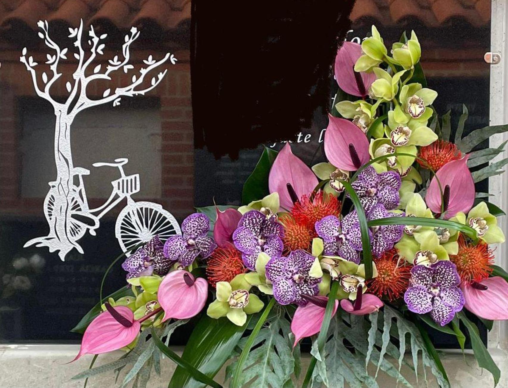 Arreglo floral para Todos los Santos de Olga Arqués. EE