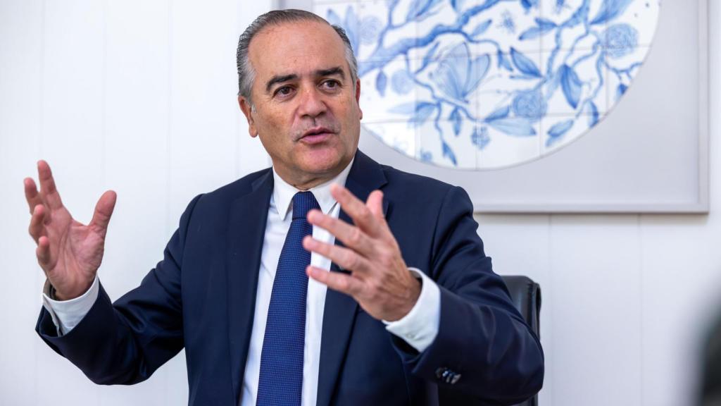 José Julián Gregorio gesticula durante la entrevista.