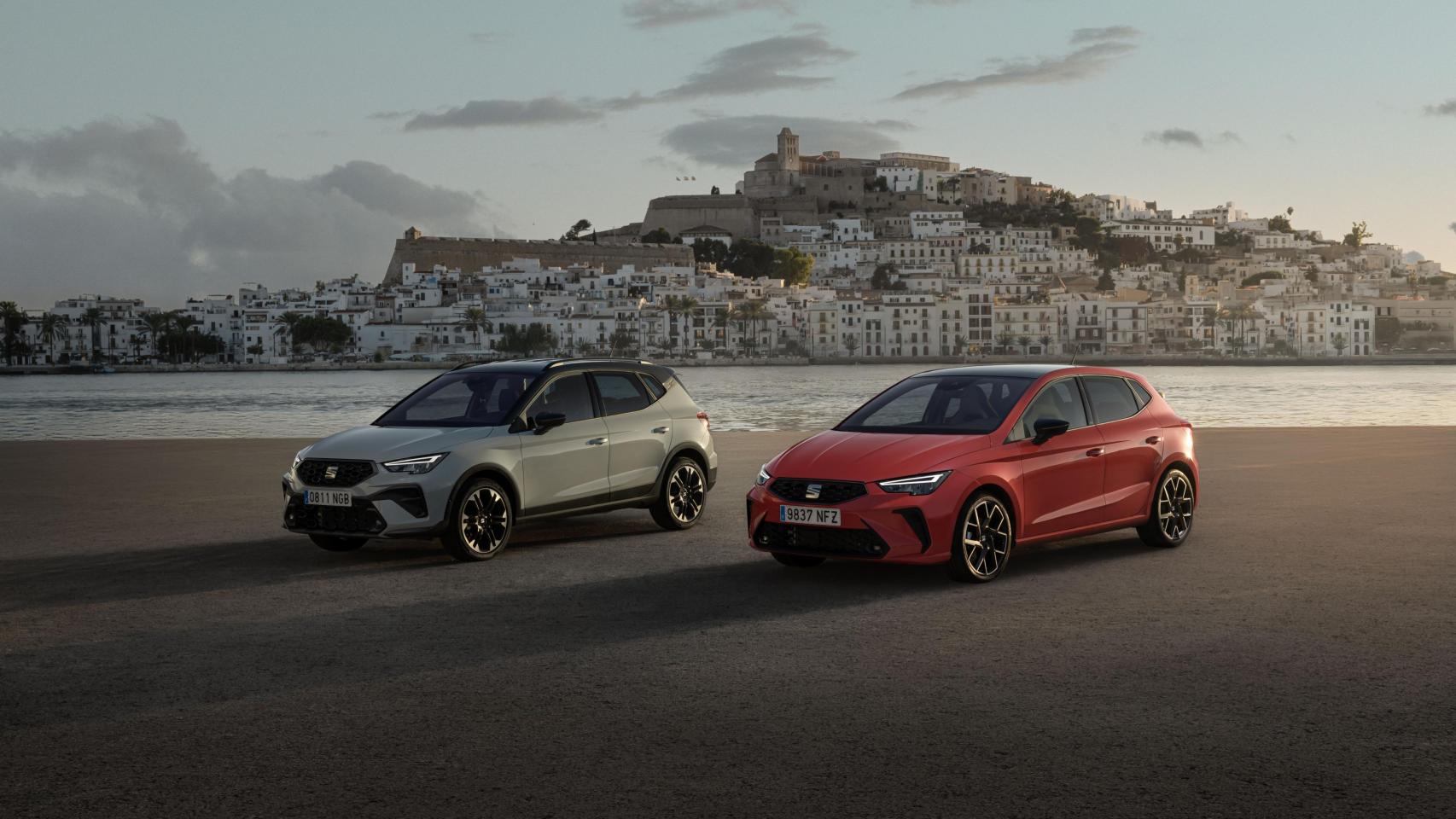 Nuevo Seat Arona (izquierda) y nuevo Seat Ibiza (derecha)