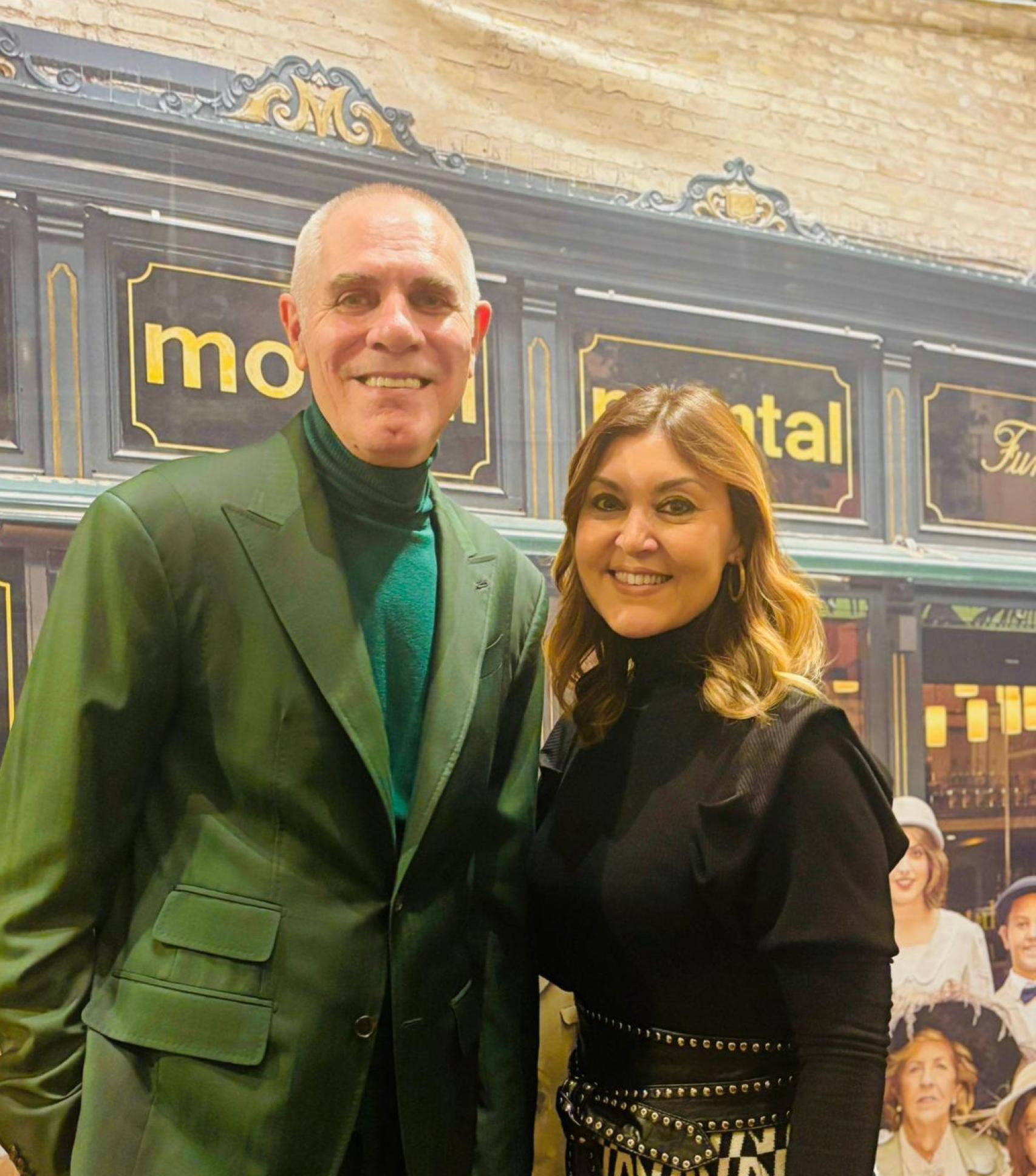 Arturo Elena y la directora Comercial y de Relaciones Institucionales de EL ESPAÑOL DE ARAGÓN, Susana Cano.