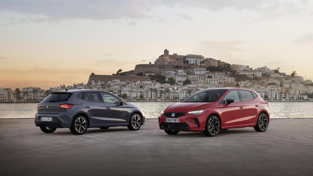 Vistas tres cuartos trasera y delantera del nuevo Seat Ibiza FR