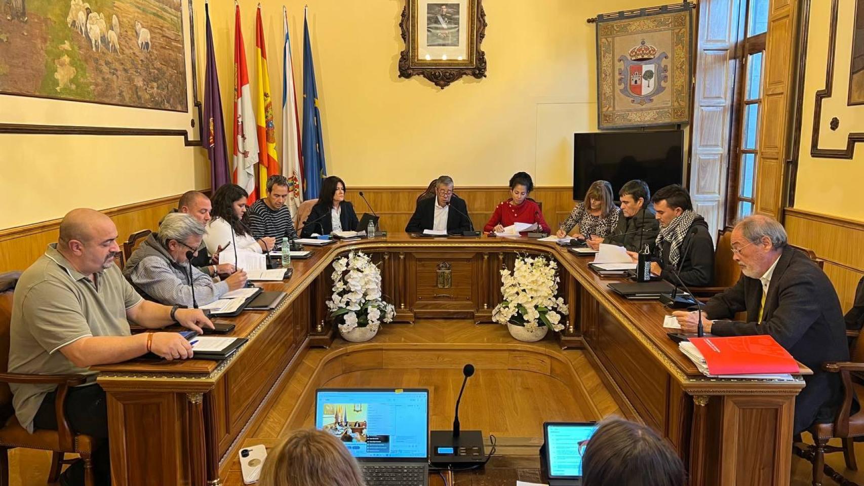 El pleno del Ayuntamiento de Medina de Pomar durante la aprobación de los presupuestos para 2026, este lunes