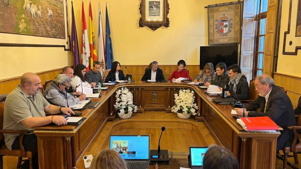 El pleno del Ayuntamiento de Medina de Pomar durante la aprobación de los presupuestos para 2026, este lunes