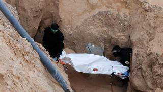 Busca de restos de rehenes por parte de Hamás en Jan Yunis.