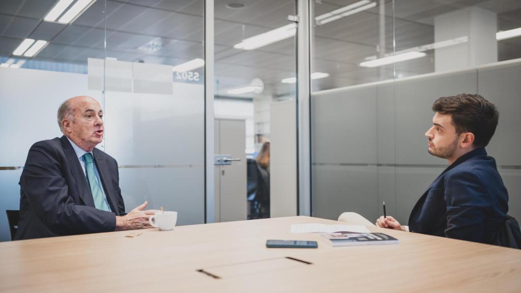 García-Castellón conversa con Javier Corbacho, redactor de EL ESPAÑOL.