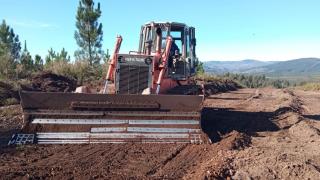 Tareas de prevención de incendios forestales en Ourense.