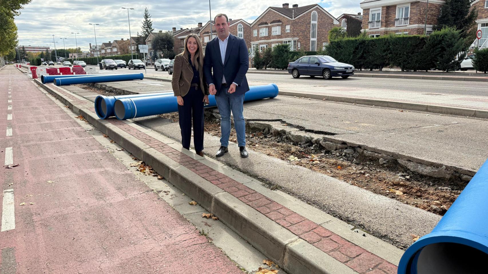 El alcalde de Santa Marta de Tormes visita las obras para la conexión de la red de agua con Salamanca.