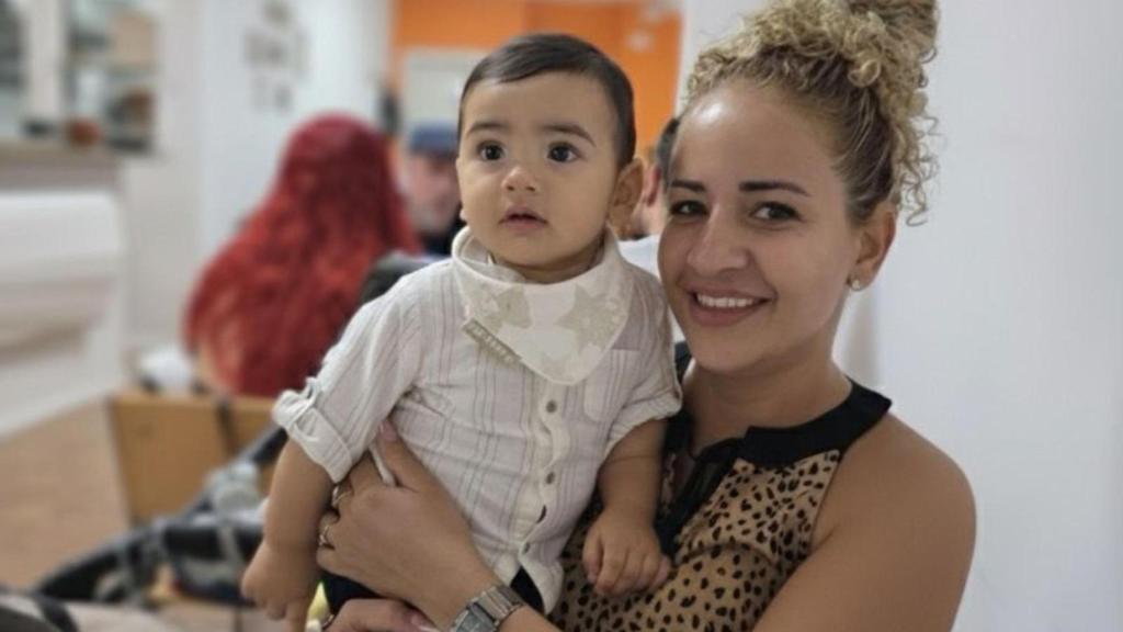 Ailen, con su hijo Lucas.