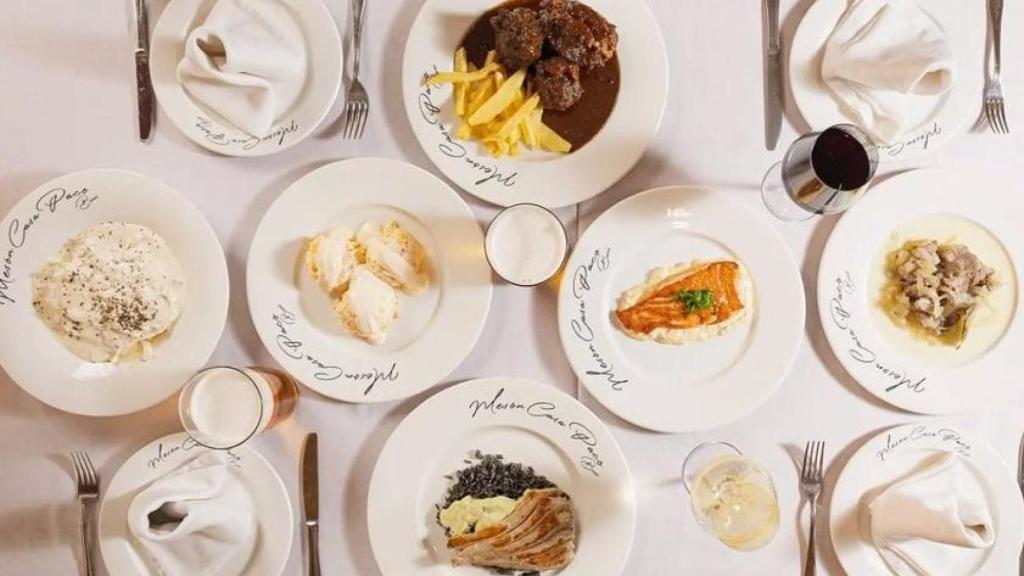 Algunos de los platos, incluido el rabo de toro, que trabajan en Casa Paco.