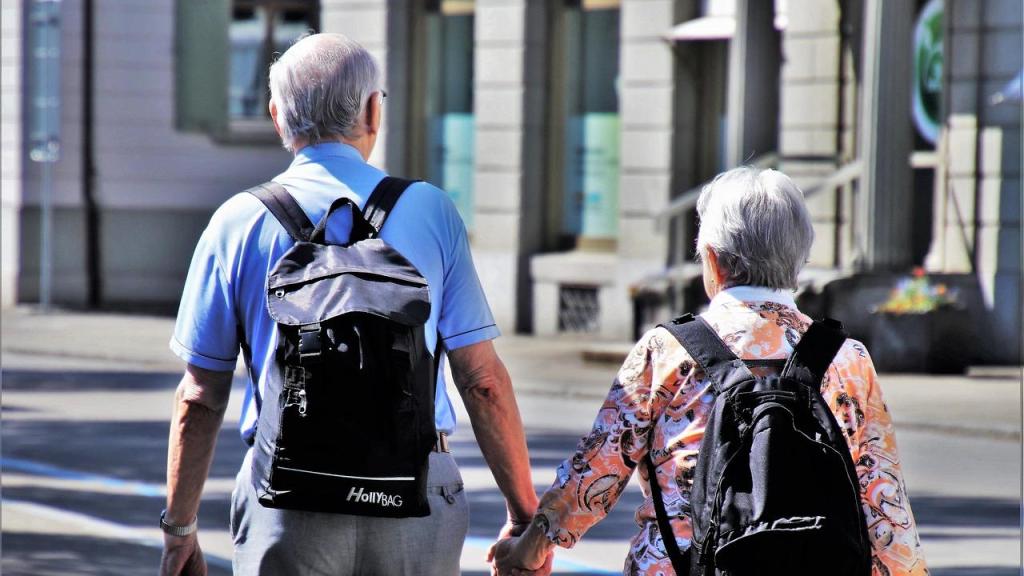 En la capital andaluza las mujeres son casi cuatro años mayores que los hombres.