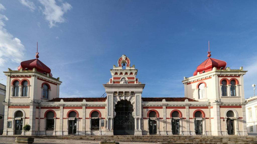 El edificio palacio del mercado de Loulé.