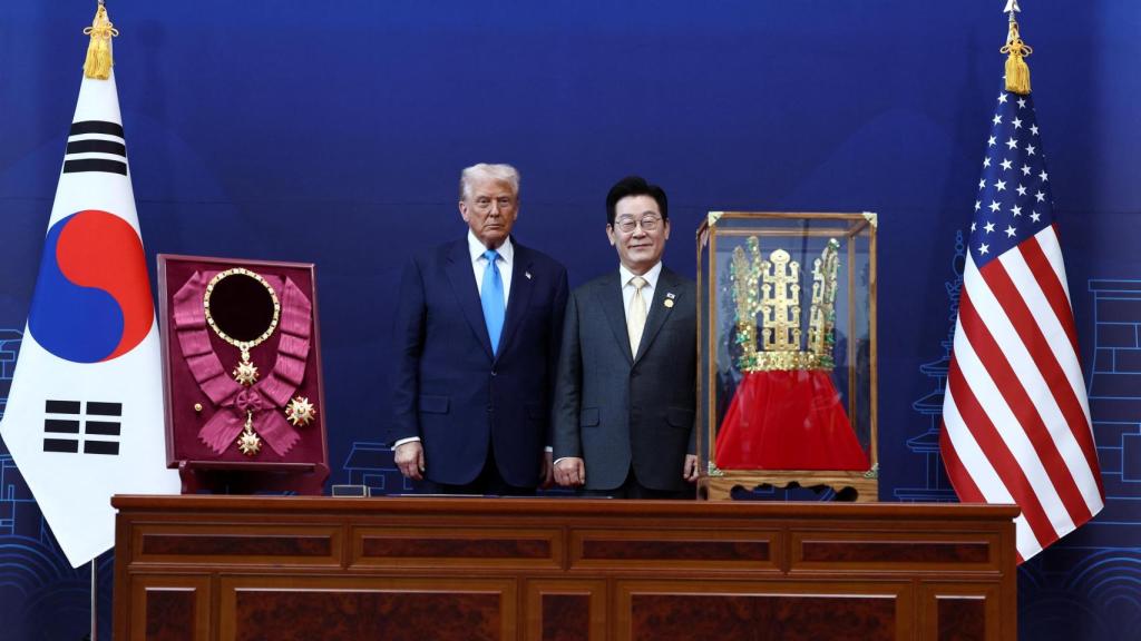 Trump durante su encuentro con el primer ministro surcoreano Lee Jae-myung este miércoles.