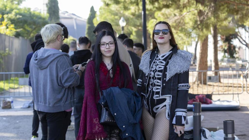 Más de un centenar de fans hicieron cola durante una semana haciendo turnose a las puertas del Palau Sant Jordi para estar en la primera fila de los conciertos de Lady Gaga. Foto: EFE/Marta Pérez