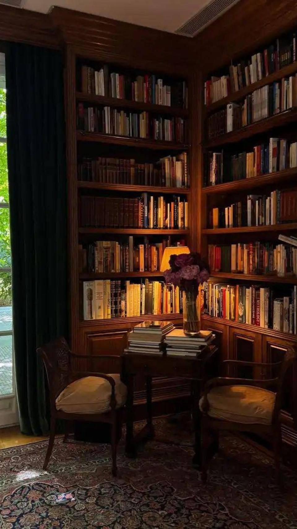La biblioteca de Isabel Preysler.