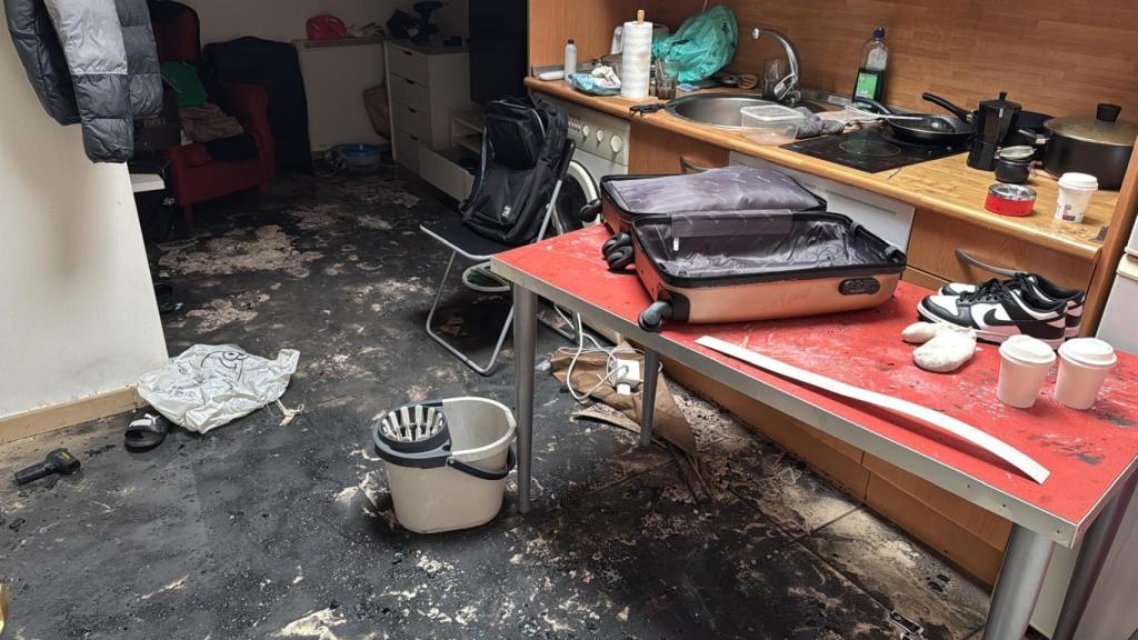 La casa contigua que también ha resultado afectada.