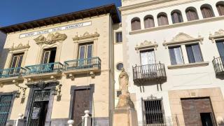 Antigua Caja de Ahorros de Monserrate en Orihuela.