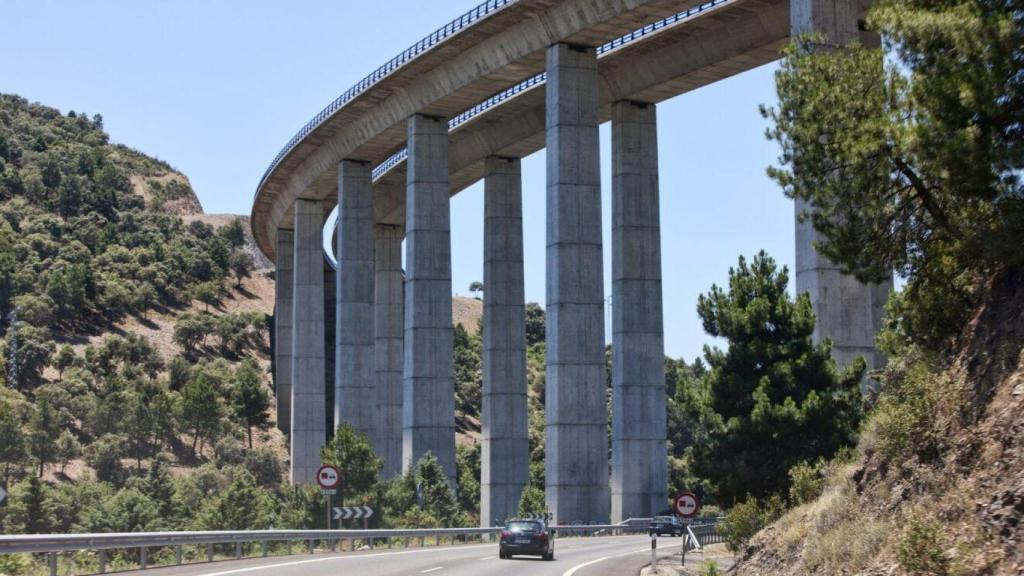 La A-4 a su paso por el desfiladero de Despeñaperros (Jaén y Ciudad Real).