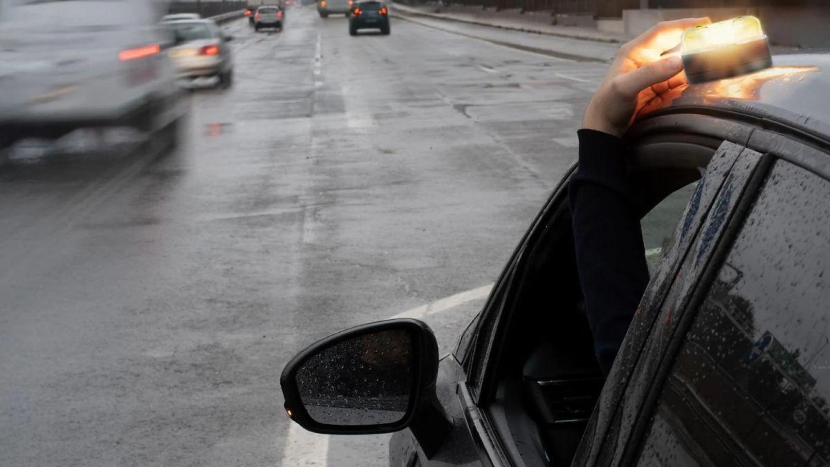 baliza V16 de NK SOS Road Connected